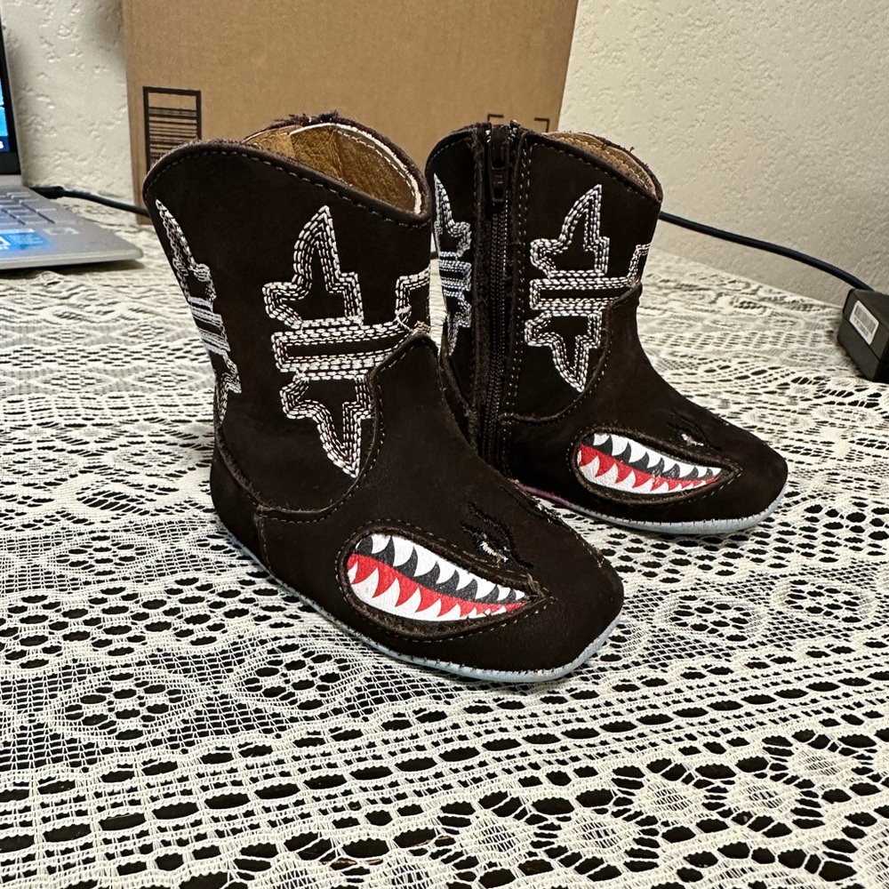 Tin Hual baby boots